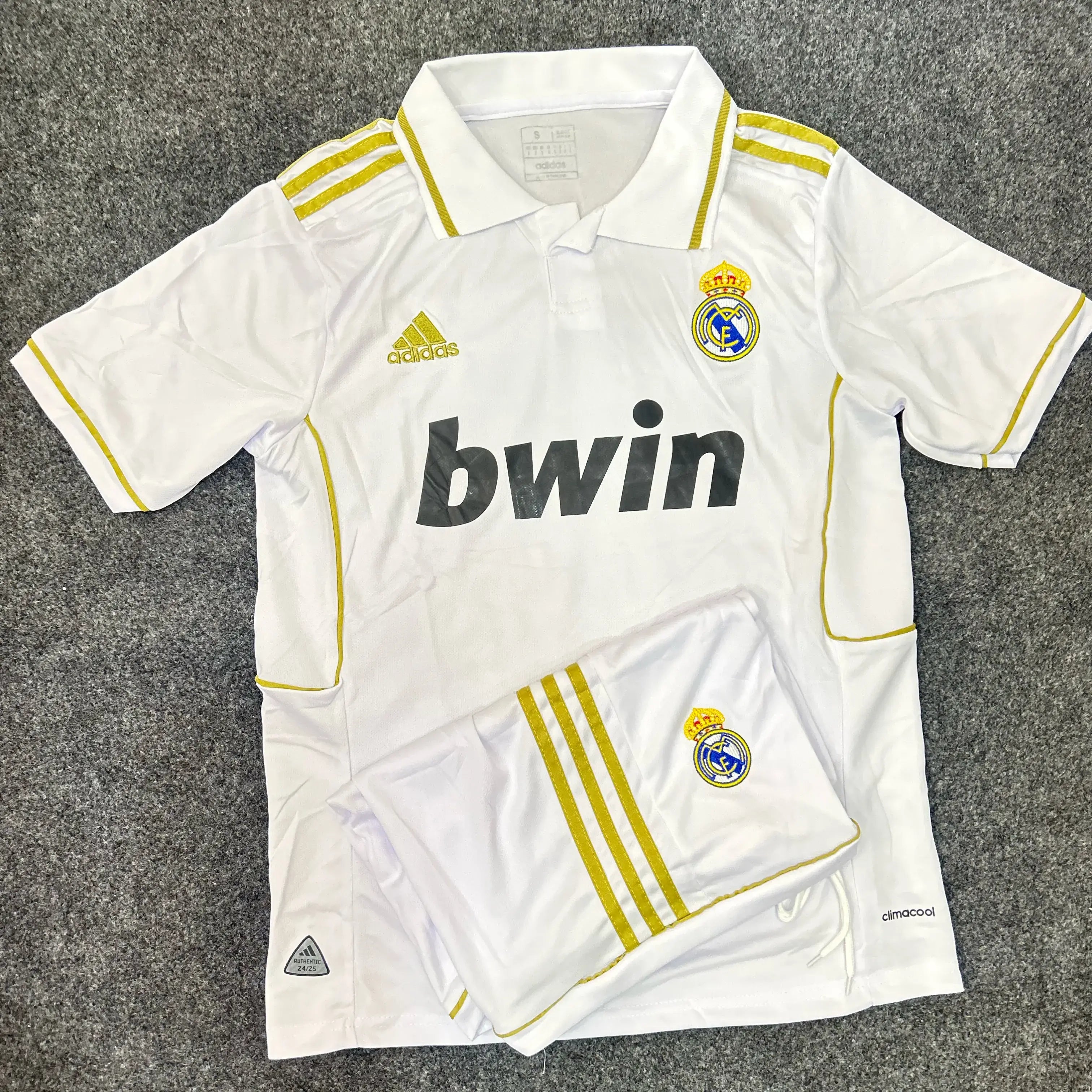 REAL MADRID HOME 2011/12 OFFICIAL RETRO KIT